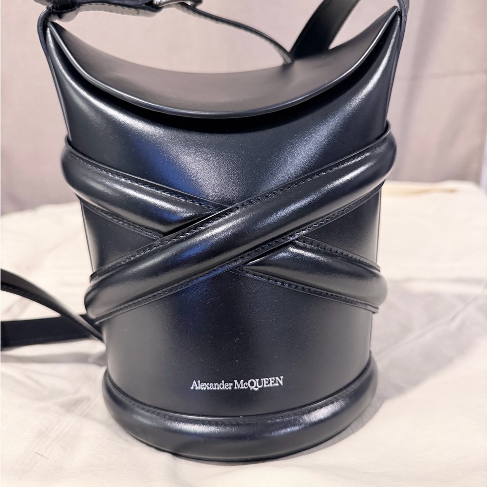Alexander McQueen small Curve bucket bag